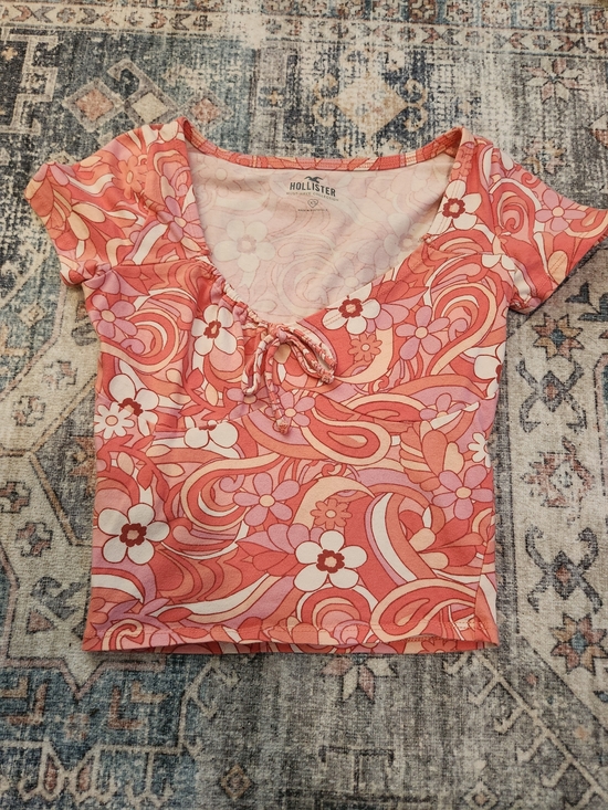 Hollister Tops - Hollister Pink Floral Tie-Front Scoop Neck Top